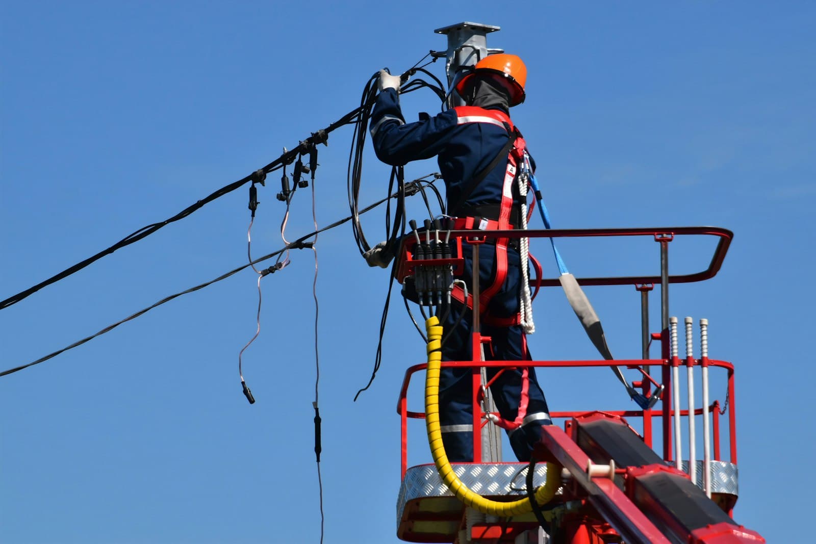 Trabajos civiles, eléctricos y mecánicos en macollas — recuperación de la línea de alimentación eléctrica Macolla MD